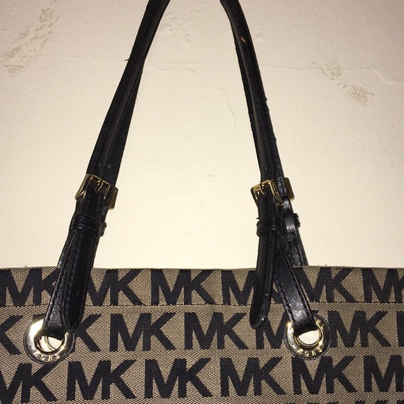 Michael Kors Handbag - Picture 2 of 7